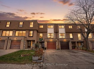 216 Fleetwood Cres, Brampton, ON L6T2E6