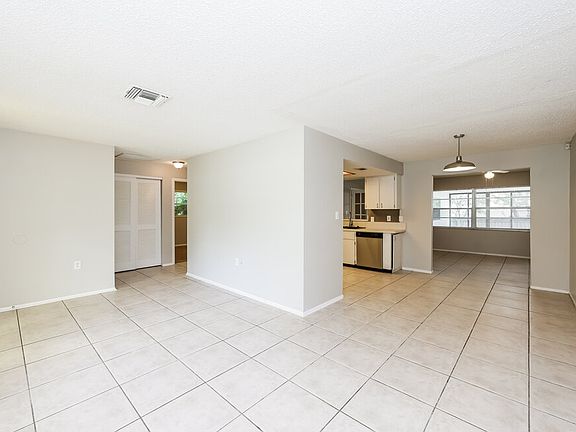 5th image of 109 Country Villas Dr