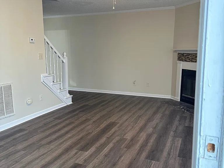 1119 Grovemont Dr #J6 — Photo 2