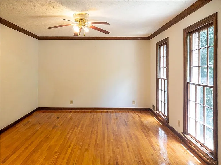 965 Millbrook Ct — Photo 5