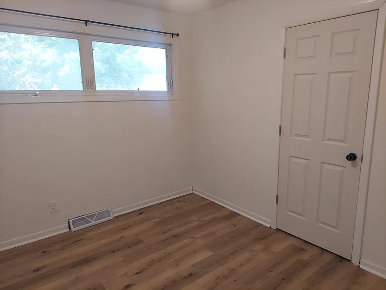 311 Stewart Dr — Photo 9