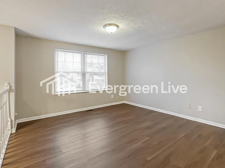 1401 Wolf Cir — Photo 2