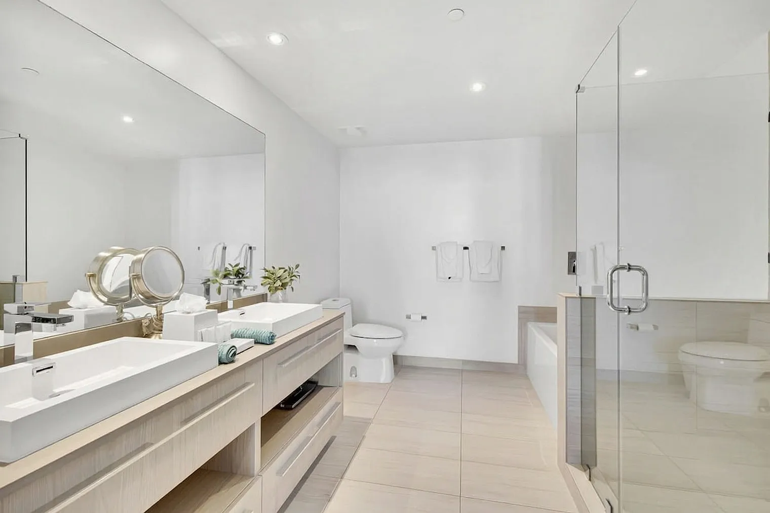 2 bed, 2.0 bath, 1097 sqft, $4,835 — Photo 4