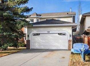 188 E Christie Park Hl SW, Calgary, AB T3H 2V5