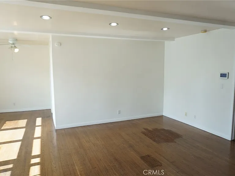 5540 Balboa Blvd — Photo 8