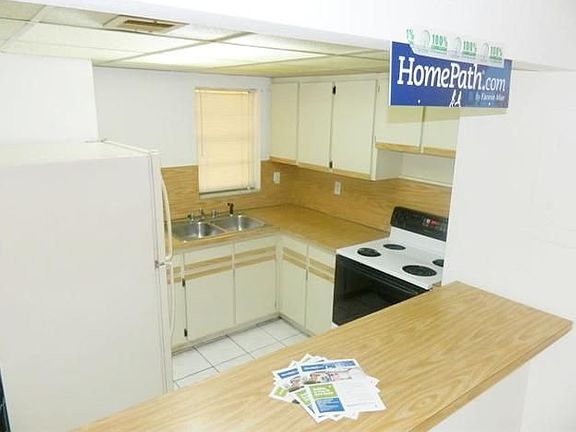 4th image of 840 NW 87th Ave APT 203
