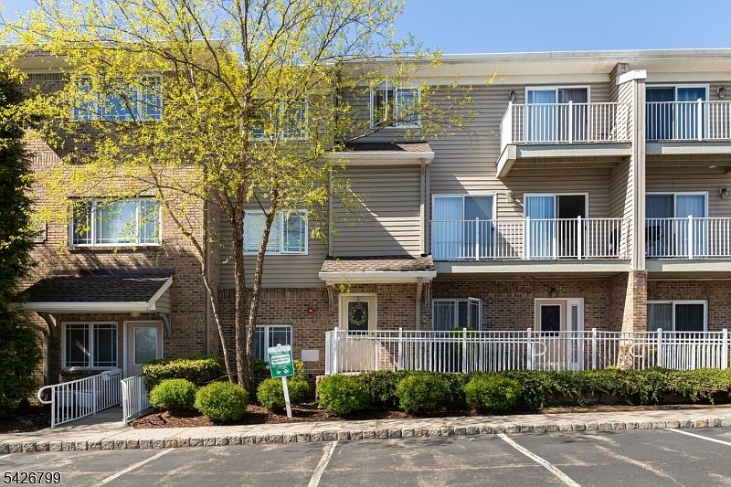 1st image of 43 Manchester Ct