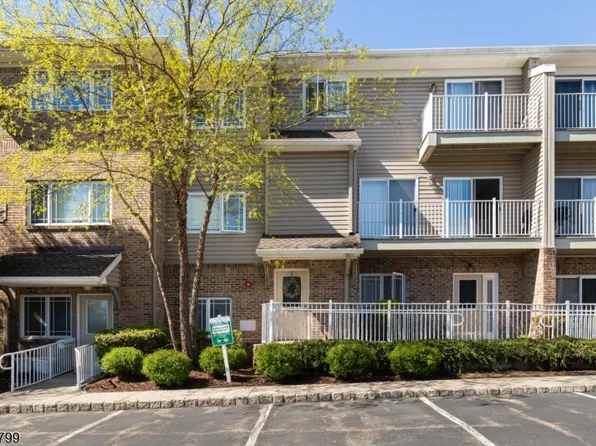 43 Manchester Ct, Kinnelon Boro, NJ 07405