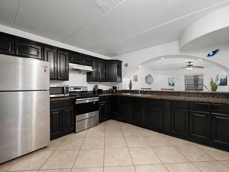 104 E Parade Dr #6 — Photo 3