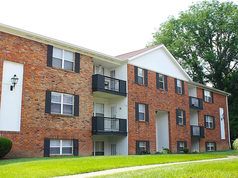 Four Worlds Apartments — Photo 12