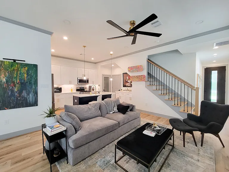 6520 Couch St — Photo 8