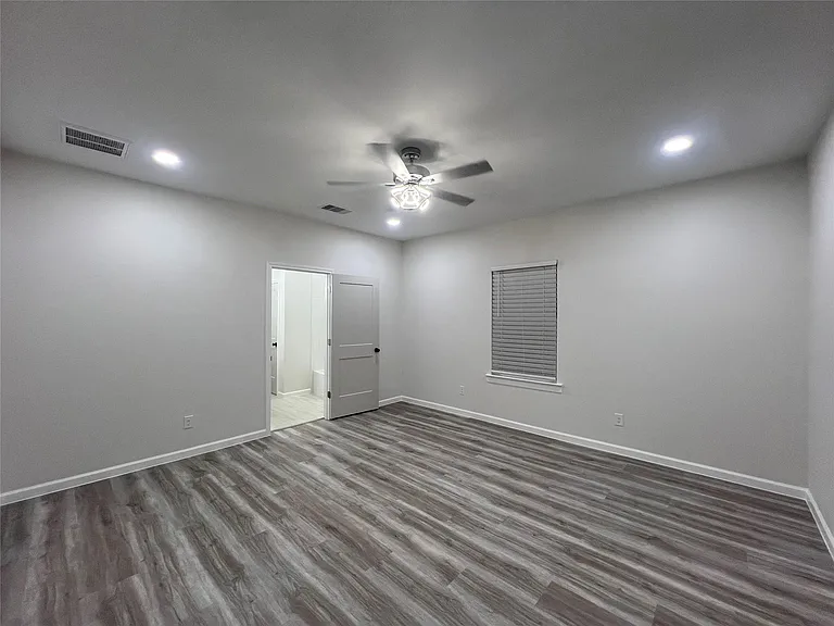 817 Center St — Photo 18