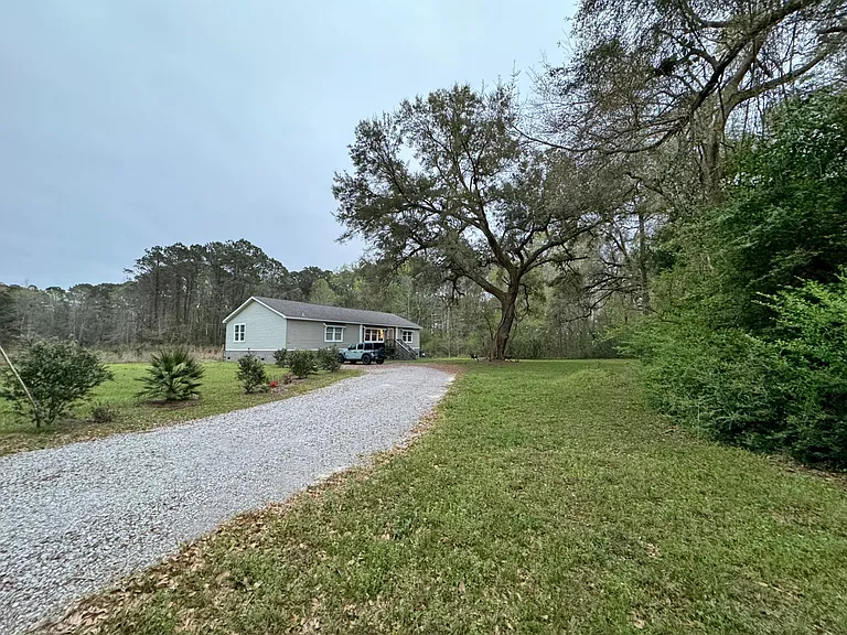 3989 River Rd — Photo 2