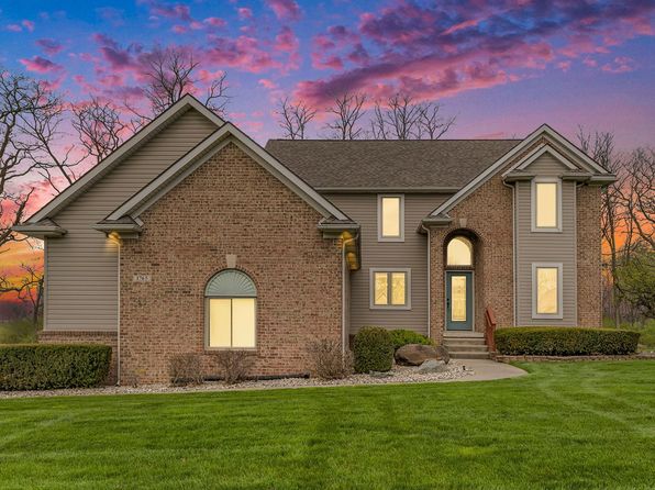 1765 Mist Wood Dr, Howell, MI 48843