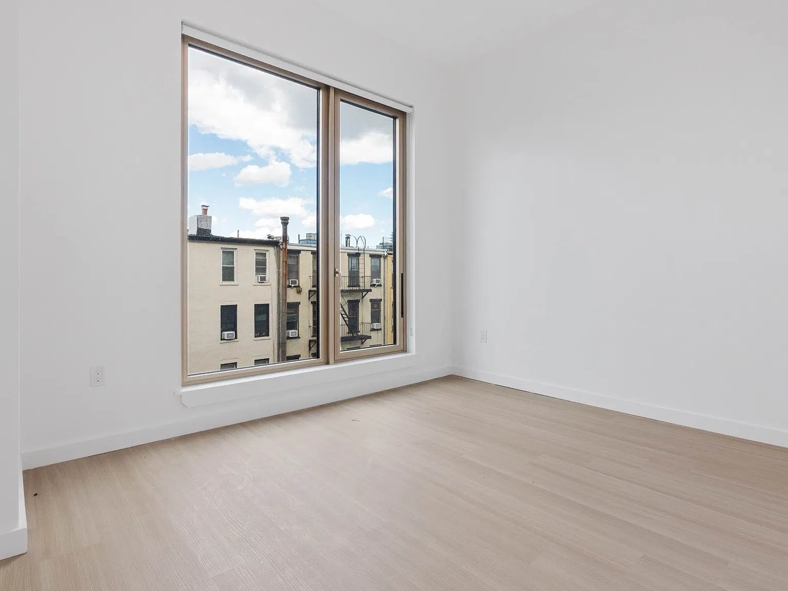 33 4th Street — Photo 3