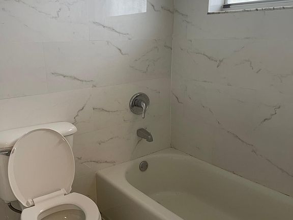 Master room bathroom