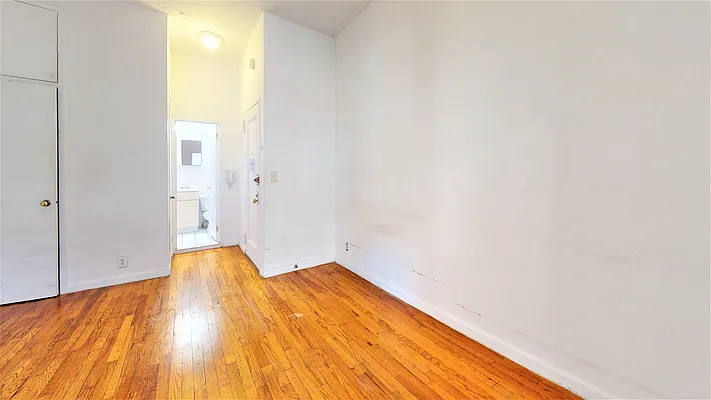 Rented by Bond New York | media 17