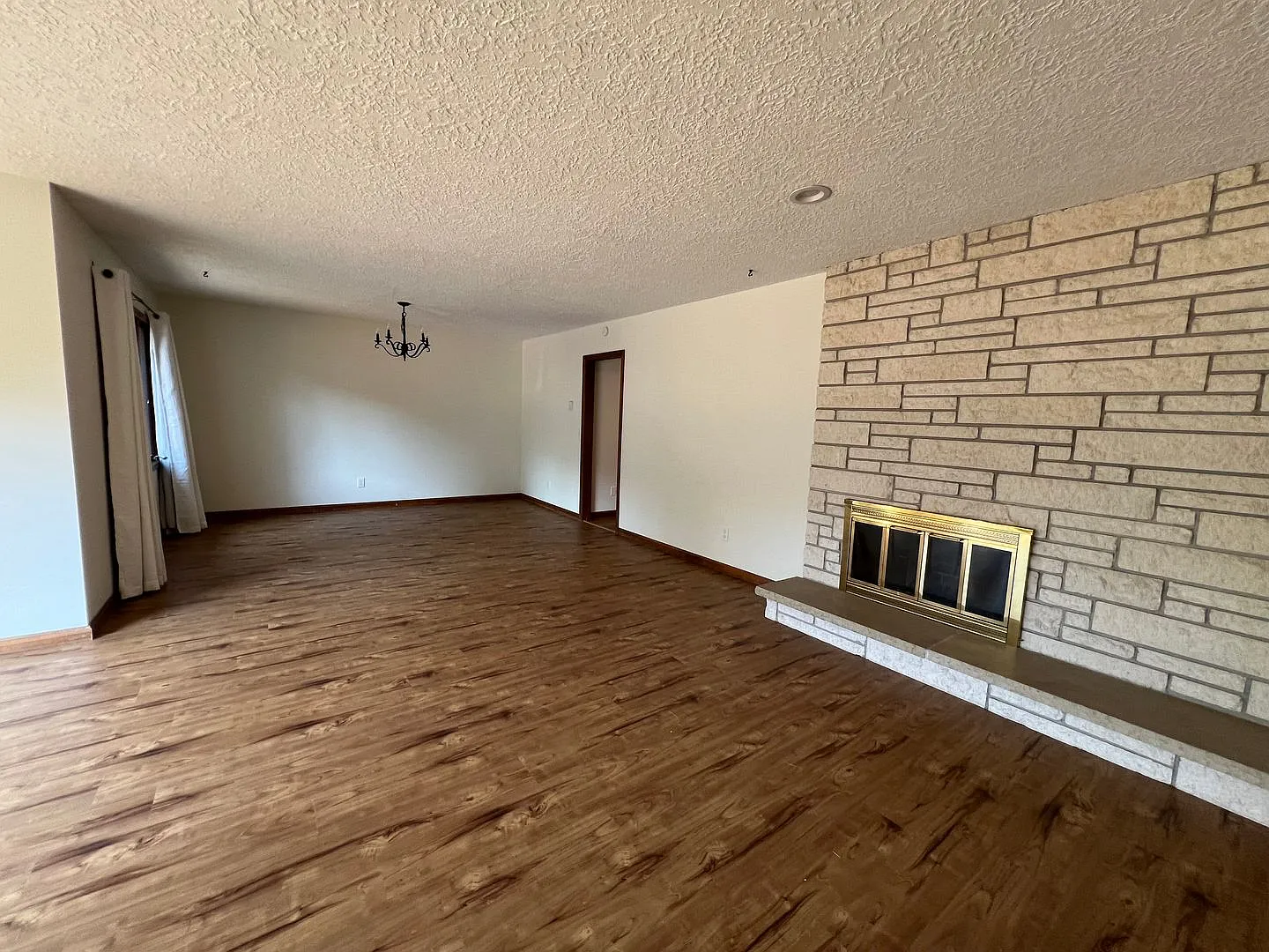 Charming 3-Bedroom Single-Level Home in a Fantastic Neighborhood! — Photo 4