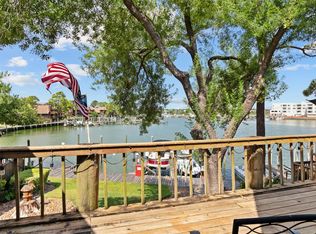655 Davis Rd, League City, TX 77573