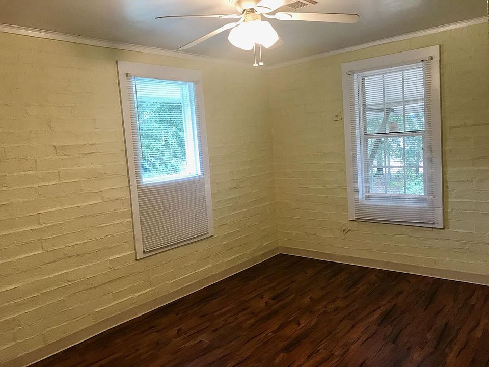 2nd image of 305 Lawrence St