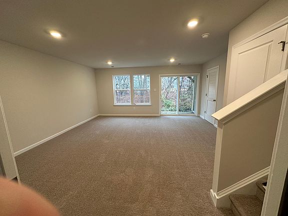 3rd image of 15 Lilac Cir