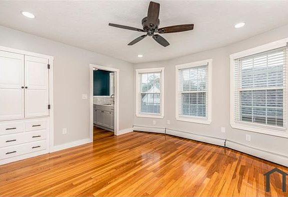3rd image of 22 Clovelly St Floor 2