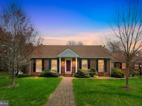 126 Crestwood Dr, Lansdale, PA 19446