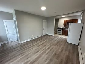 5425 Sansom St, Philadelphia, PA