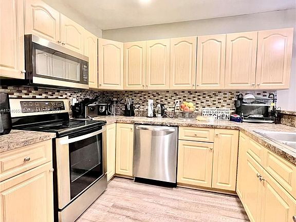 2nd image of 1359 Avon Ln Unit 1359