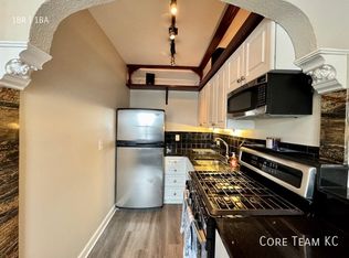 702 W 48th St #301, Kansas City, MO 64112