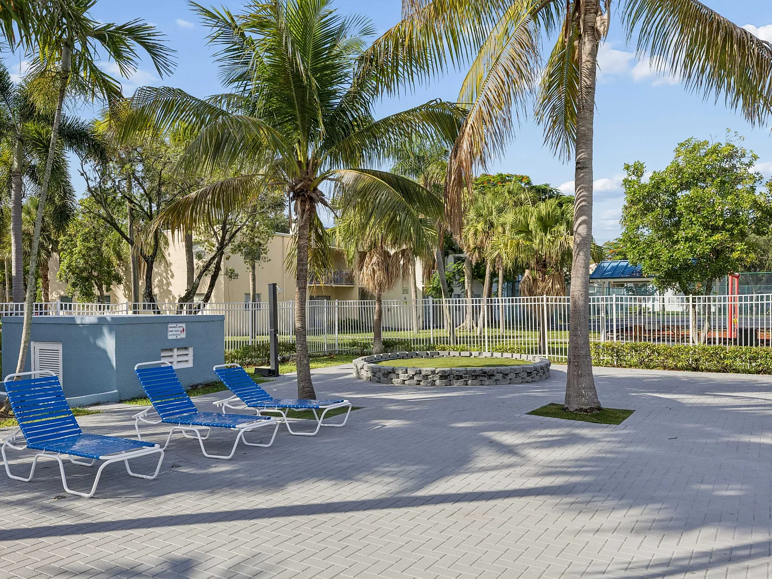 Clear Lake Palms — Photo 2