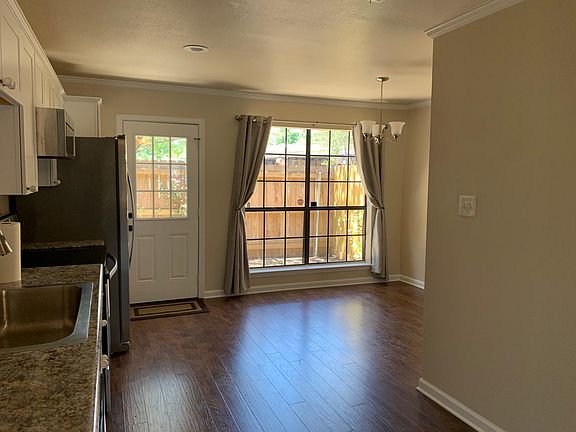 5th image of 2293 Hollydale Ave APT 2D