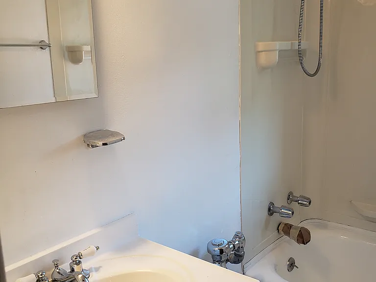 1615 W Canfield St #208 — Photo 10