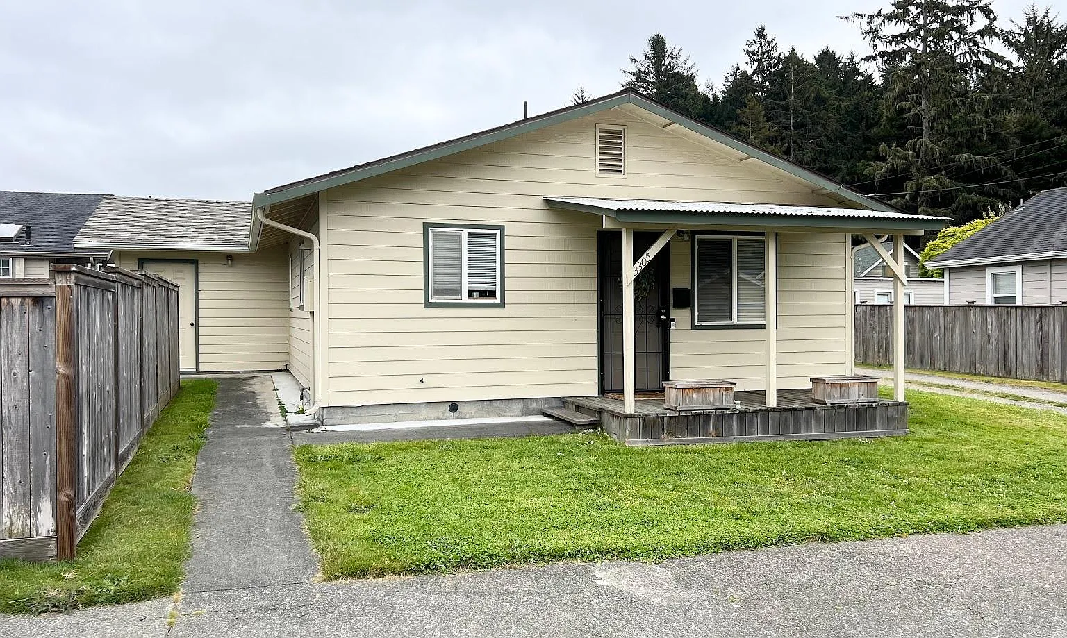 3305 R St — Photo 1
