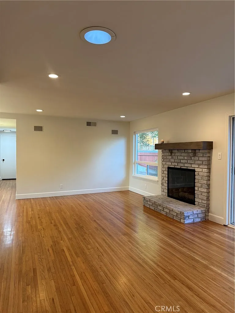 3 bed, 1247 sqft, $7,750 — Photo 3