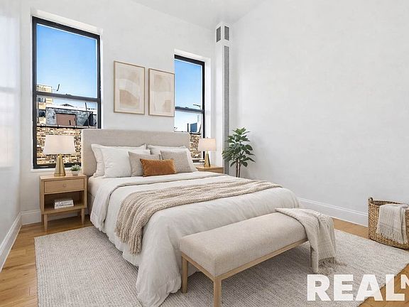 2nd image of 284 Mulberry St APT 28