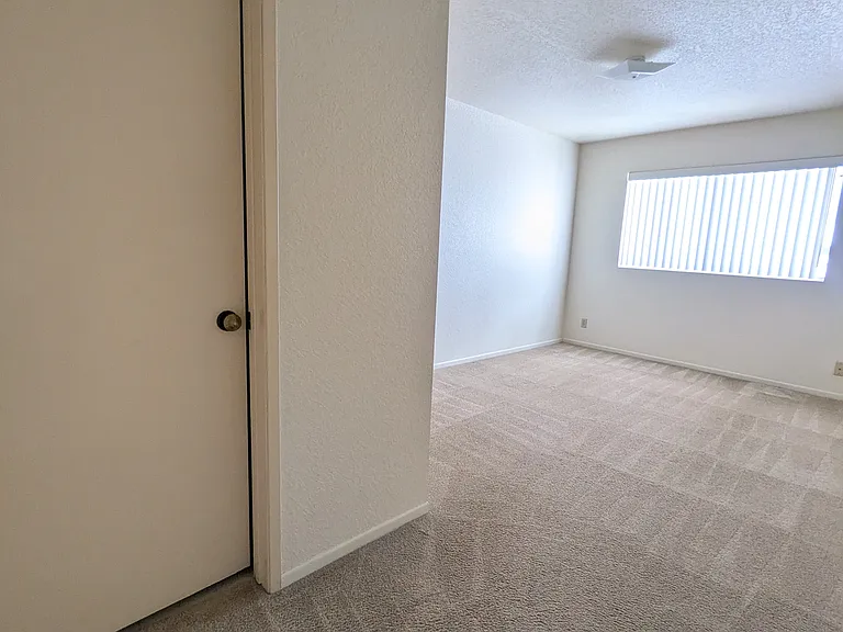 337 N Buena Vista St #202 — Photo 14