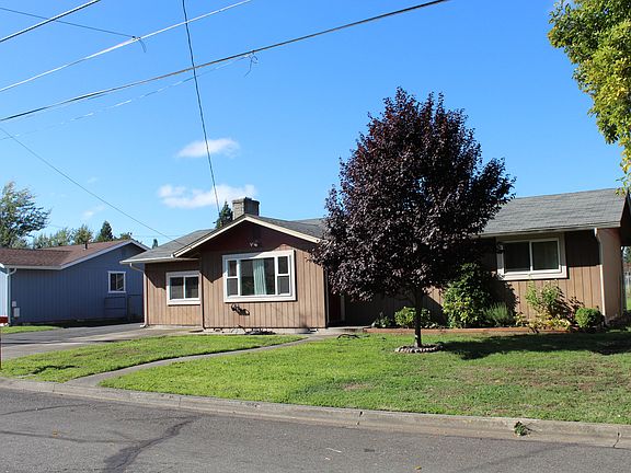 2nd image of 1126 SW Cottonwood St