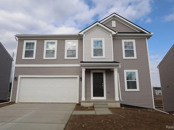 304 Sandhill Ln, White Lake, MI 48386