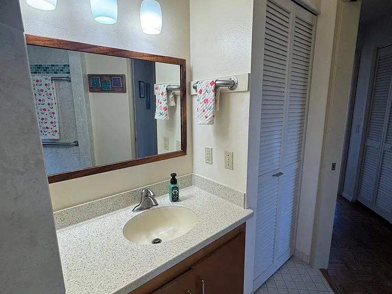 230 Kapualani St — Photo 17