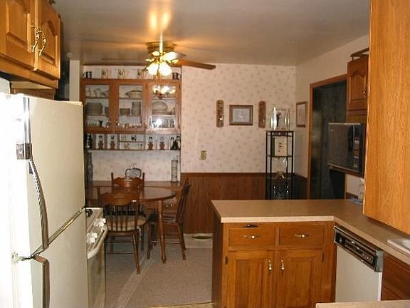 Kitchen/Dining Area