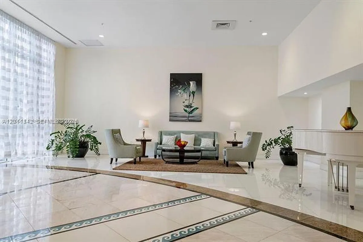 Building Photo - 6301 Collins Ave #2203