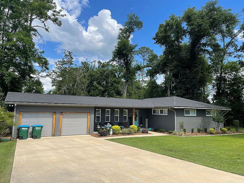 1st image of 2924 W Manor Dr