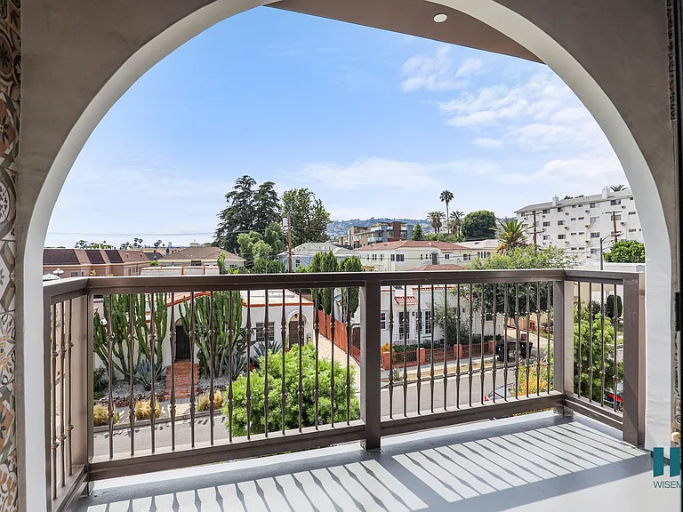 Spacious Patio