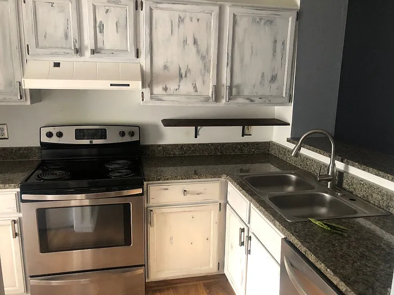 670 Shadywood Ln — Photo 8