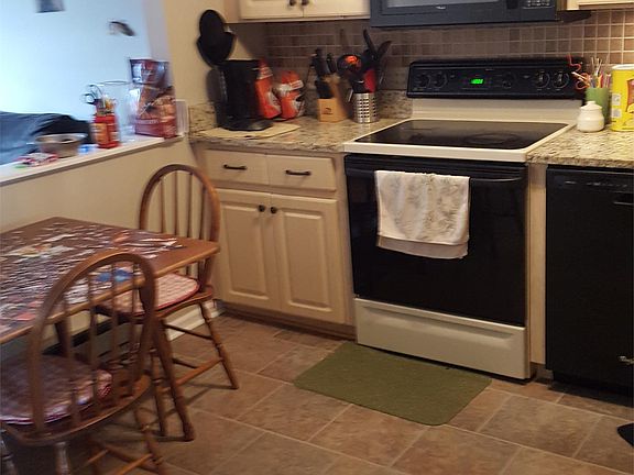 2nd image of 128 Pickwick Pl