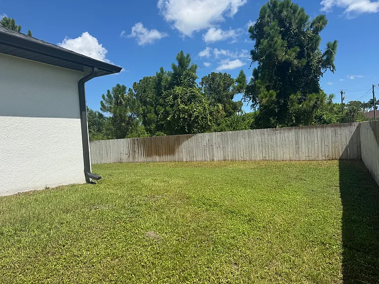 871 Garland St E — Photo 3