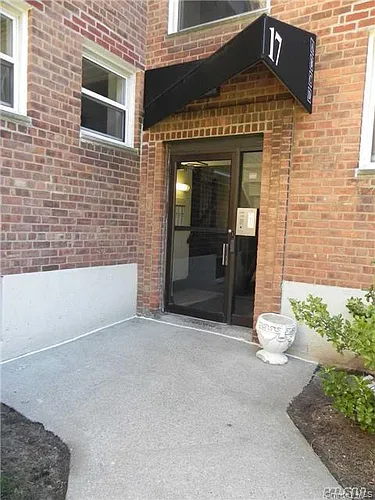 17 Schenck Ave #3B Photo 1