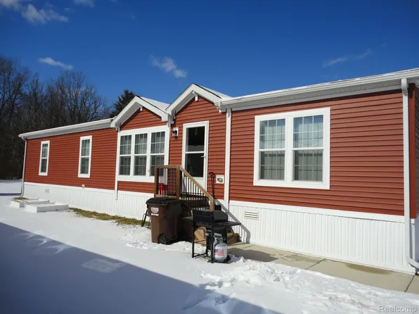 7563 Grant Dr, Newport, MI 48166