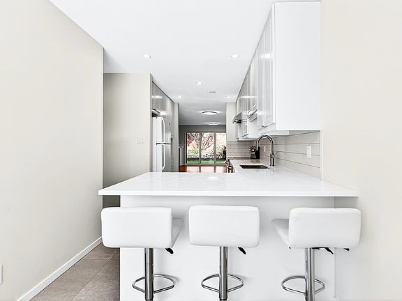 3rd image of 20985 Camwood Ave #7